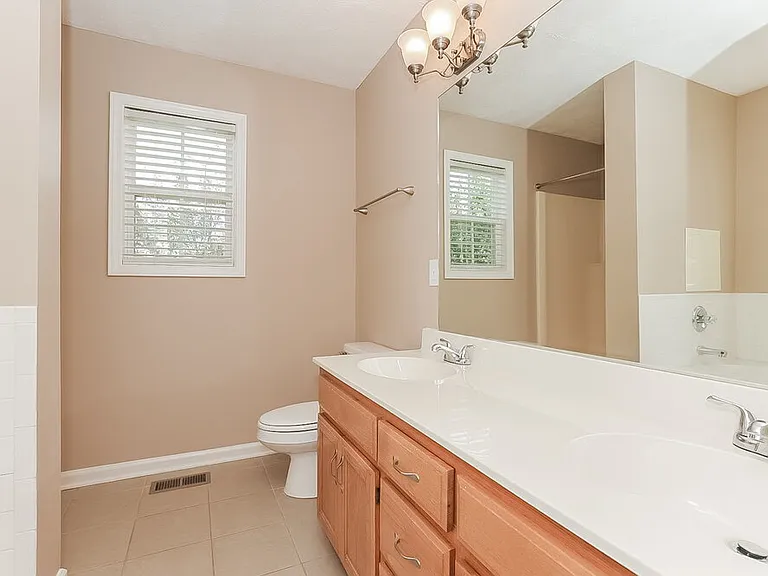 210 Valley Ct — Photo 14