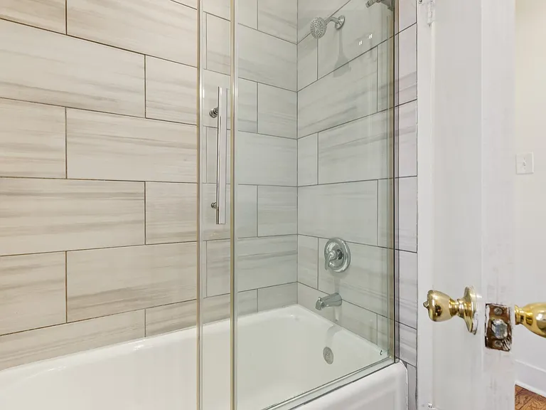 6200 N. Hoyne — Photo 10