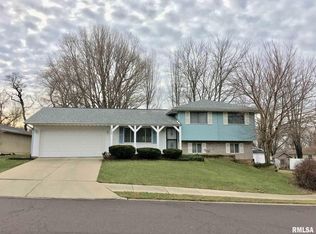 2408 Maywood Ave, Pekin, IL 61554