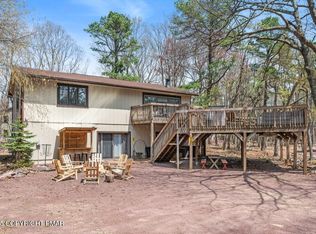 70 Pineknoll Dr, Lake Harmony, PA 18624