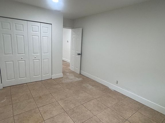 4th image of 221 NE 40th St APT 2