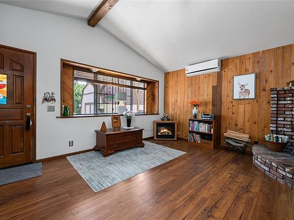 3rd image of 867 Ash Ln