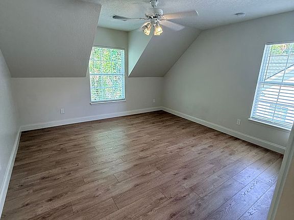 4th image of 1005 Kestrel Ct #B