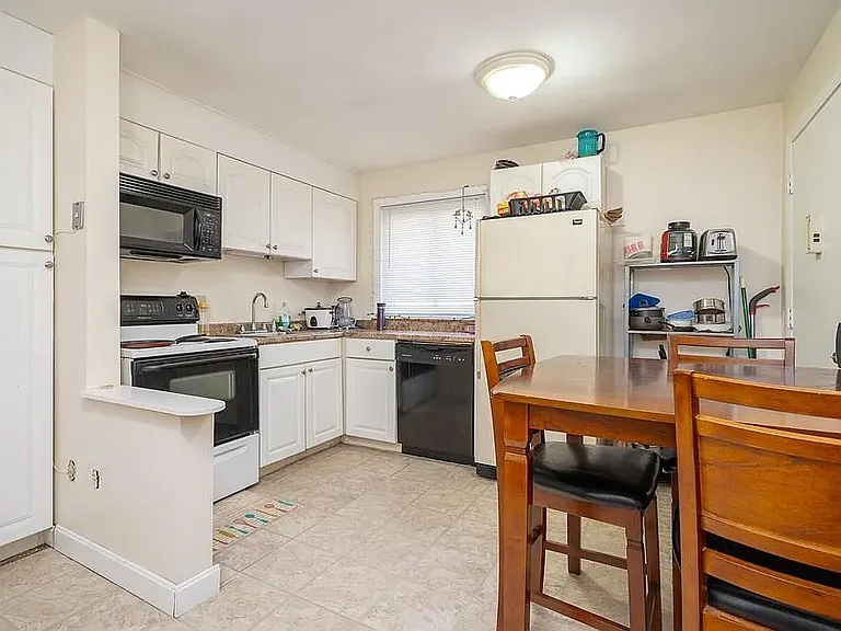 42 Lionel Ave #A — Photo 5