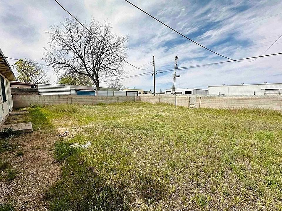 1st image of 900 W Berry Dr