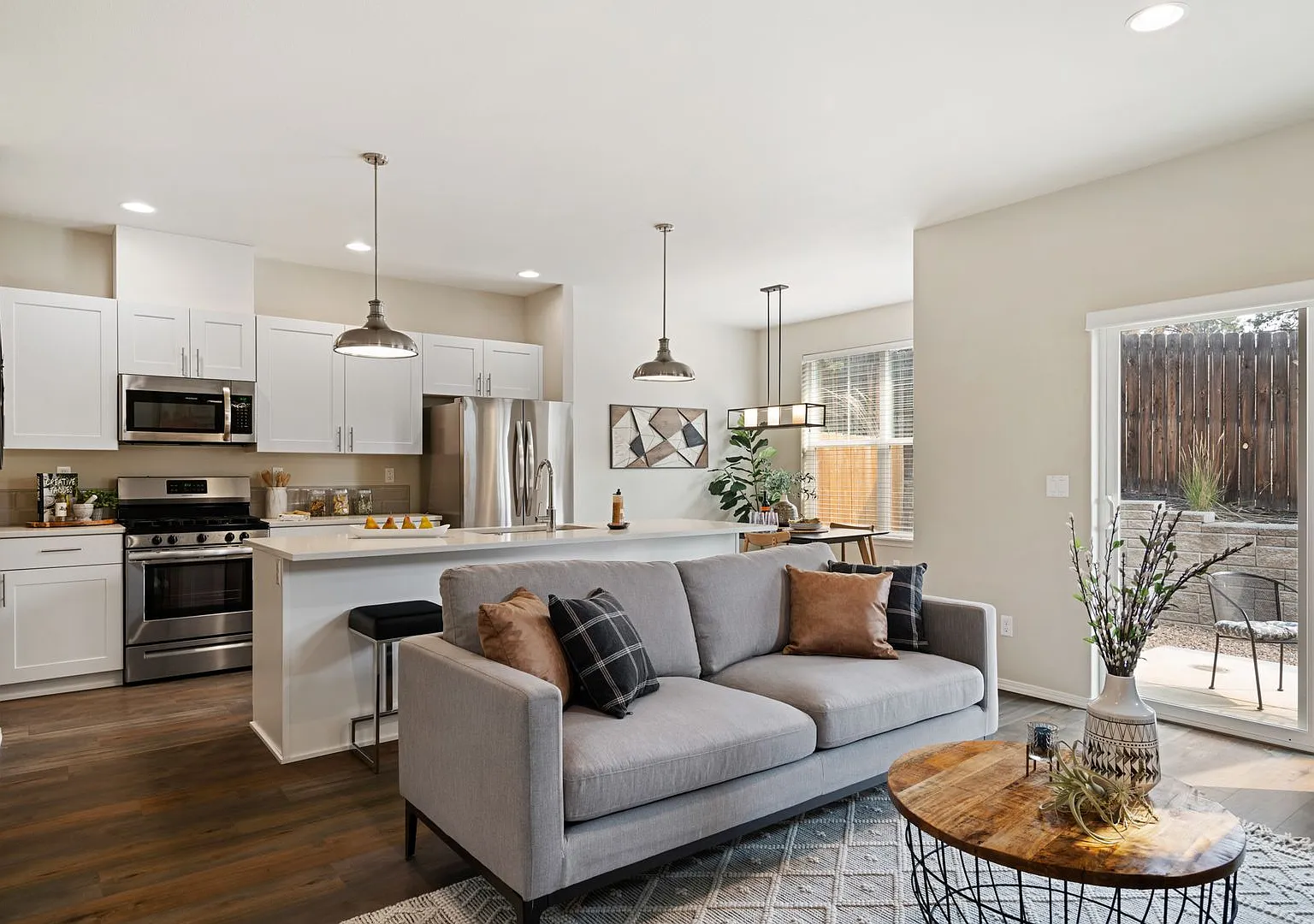 Midtown Townhome - 3 Bedroom, 2.5 Bath — Photo 1