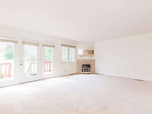 4th image of 1270 Foursome Ln