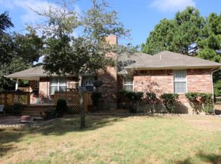190 Golfview Dr, Hilltop Lakes, TX 77871