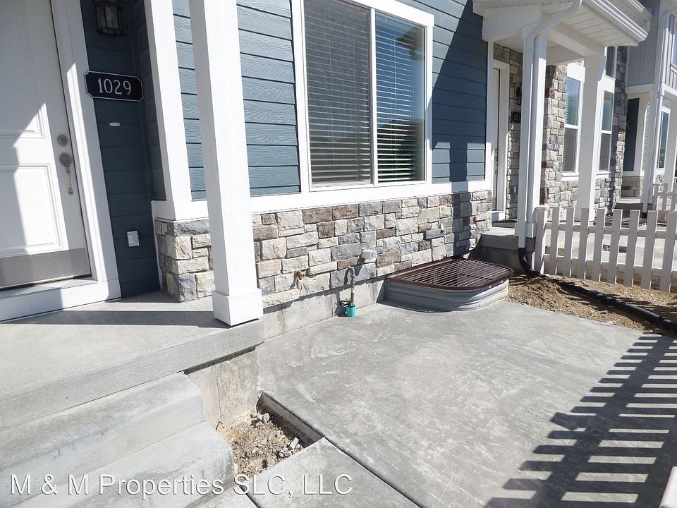 1st image of 1029 W Painted Horse Ln