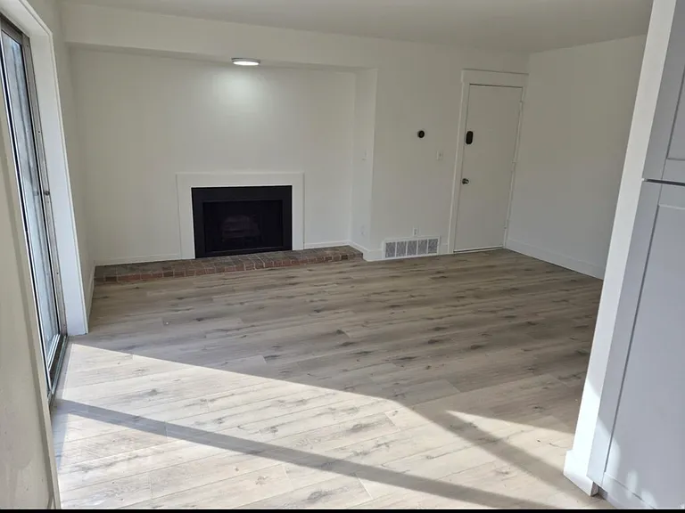 5553 S Willow Ln #A — Photo 2