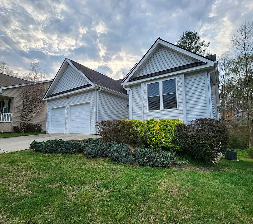 112 Woodcreek Cir