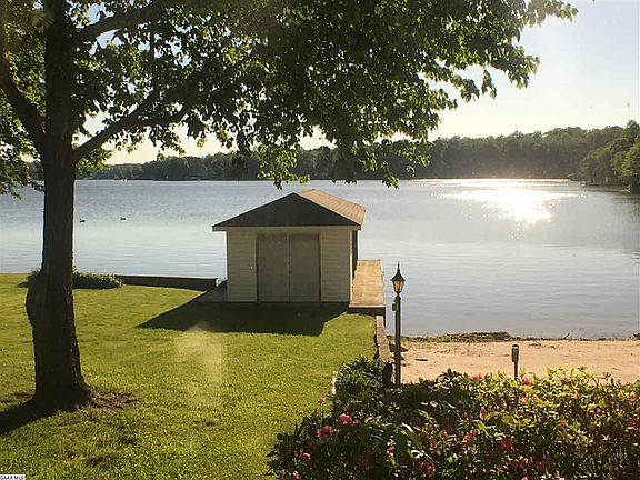 5th image of 64 S Lakeshore Dr