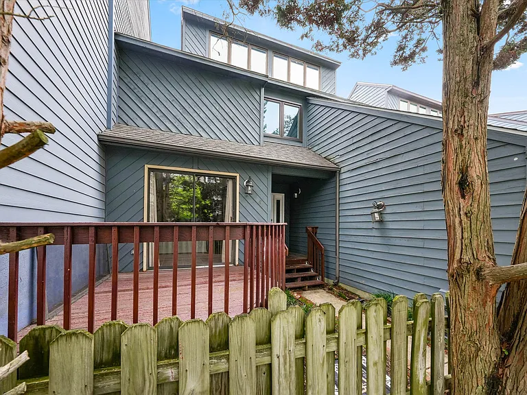 8 Foxtail Ct — Photo 1