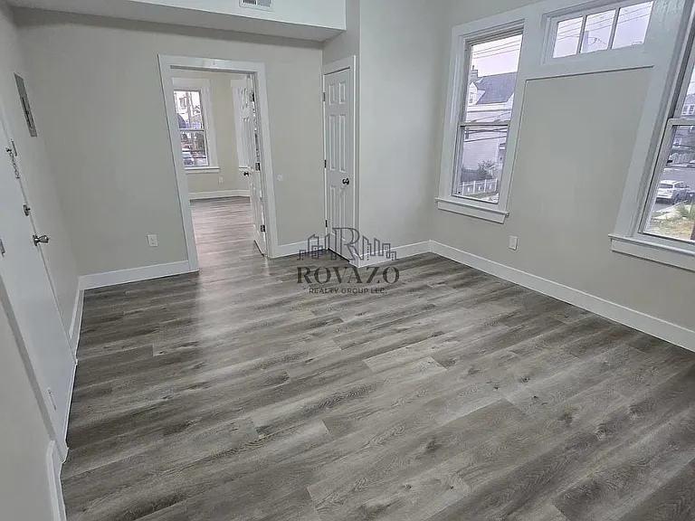 28 Wainwright St #3 — Photo 3