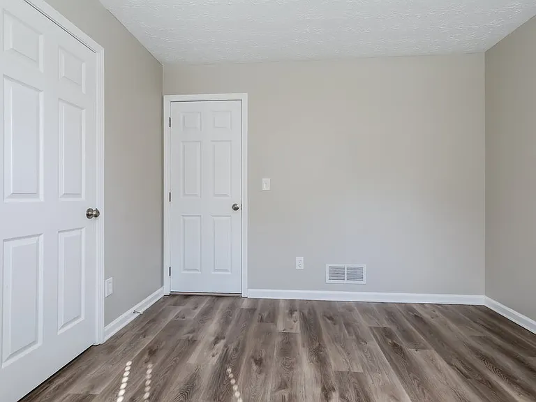810 Windsor Dr — Photo 12