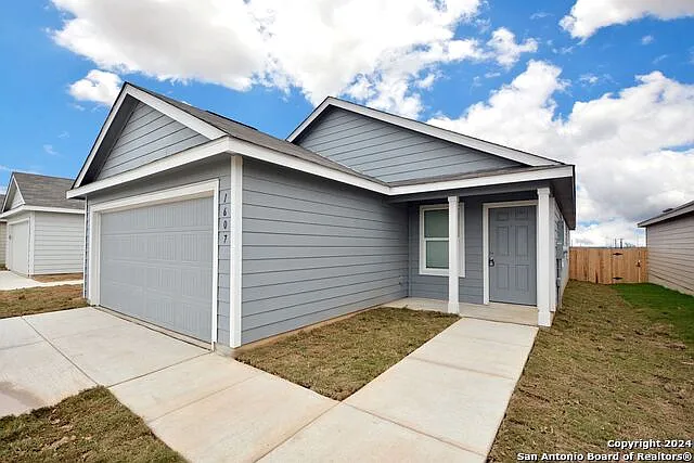 4 bed, 2.0 bath, 1627 sqft, $1,595 — Photo 2