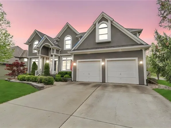 1317 SW Pebble Ln, Lees Summit, MO 64082
