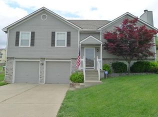 1223 Hillsboro Dr, Grain Valley, MO 64029