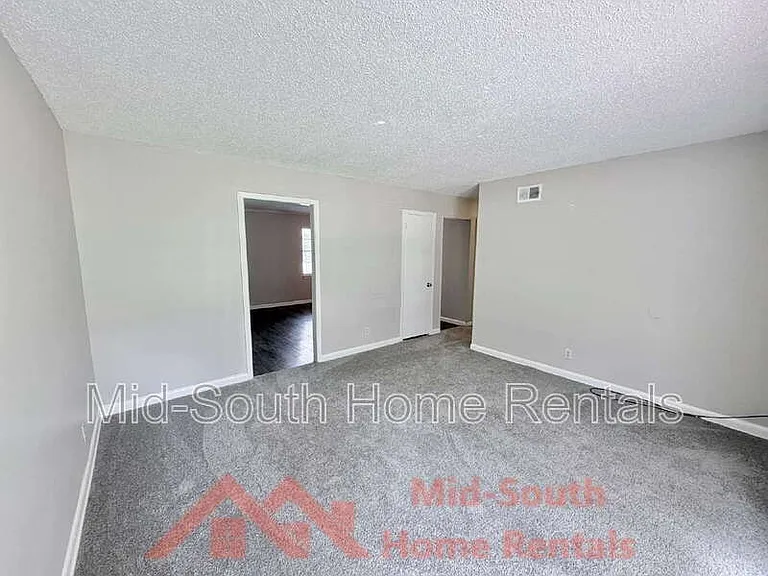 3191 Parham St — Photo 4