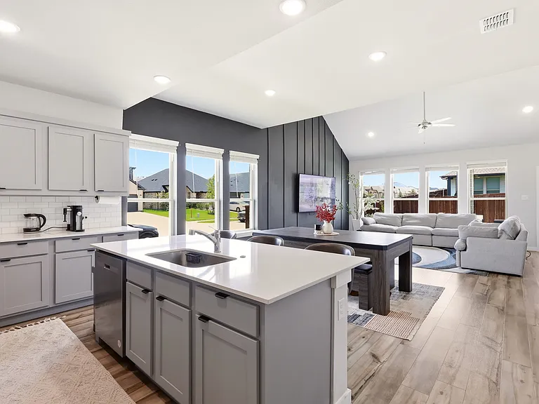 631 Southern Hills Dr — Photo 3