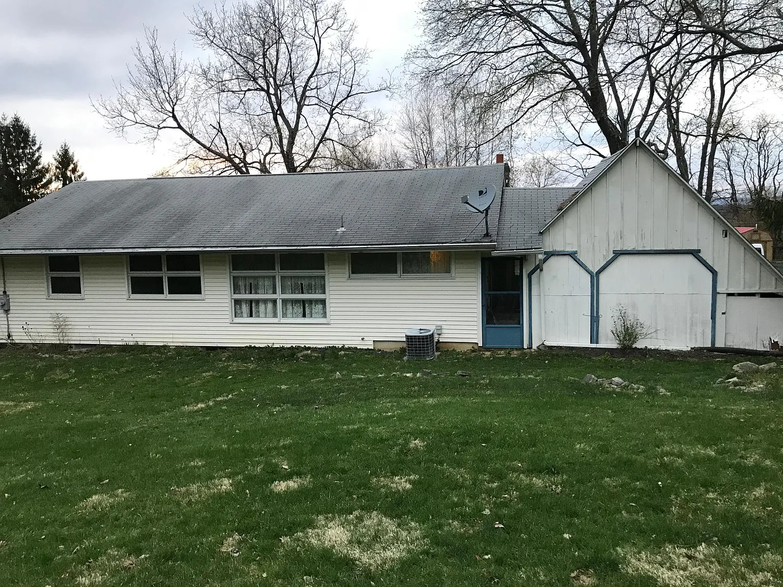 3 bed, 1300 sqft, $1,625 — Photo 2