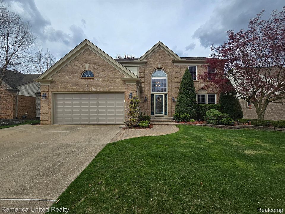 1st image of 46206 Larchmont Dr
