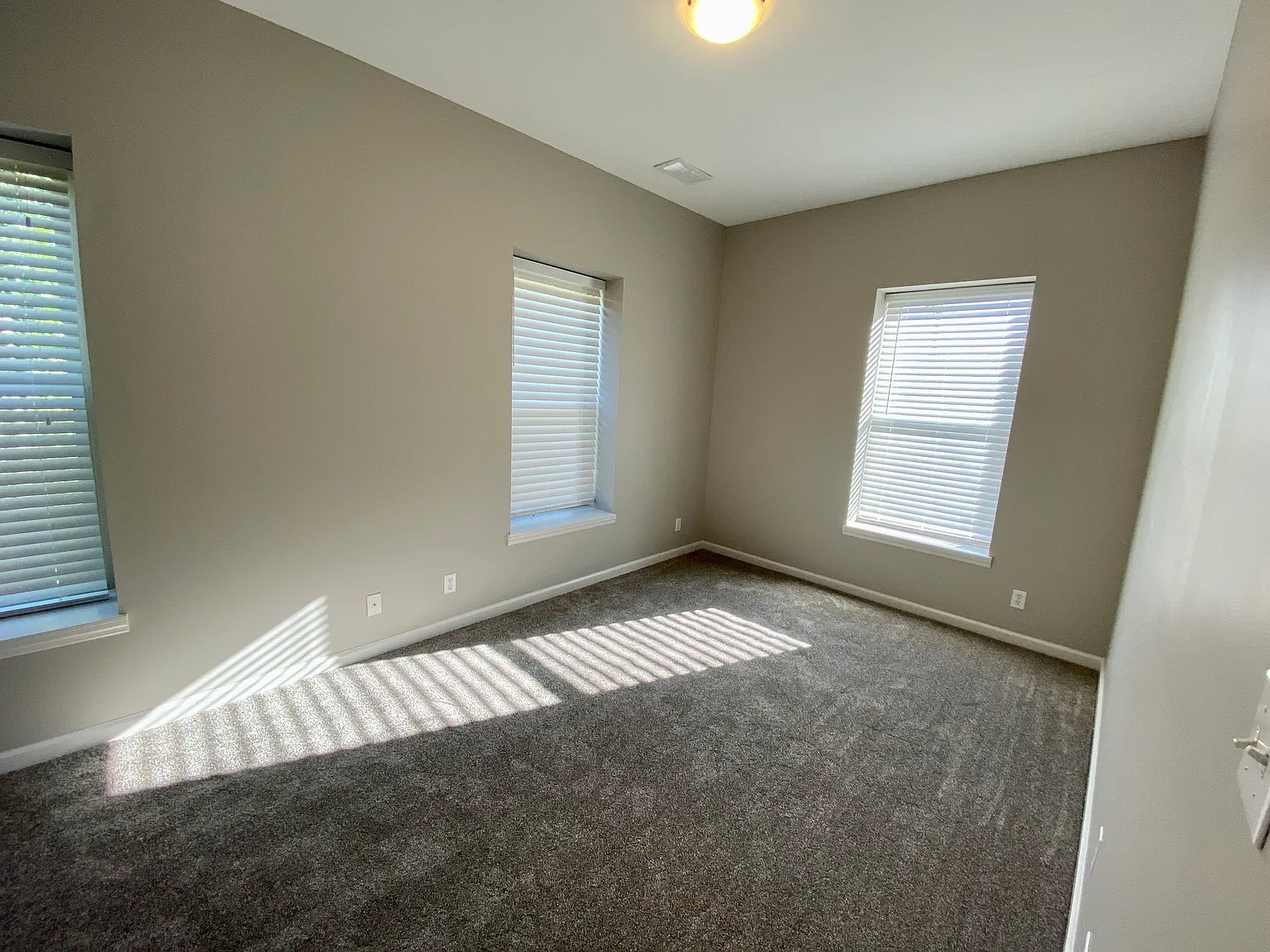 2 bed, 1100 sqft, $1,100 — Photo 3