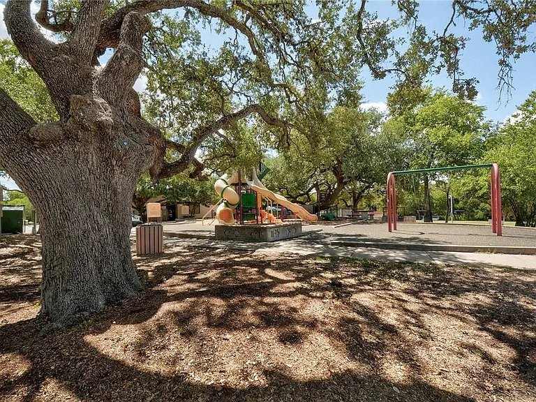 7408 Buchholz St — Photo 30