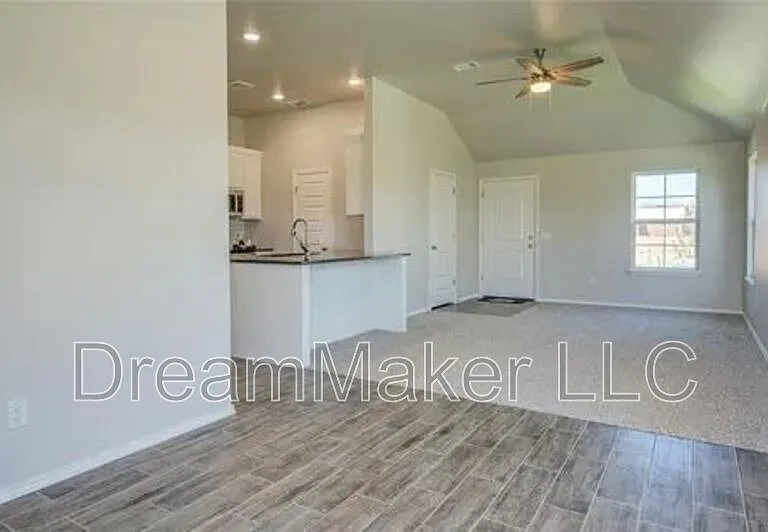 2401 S 28th Ter — Photo 11