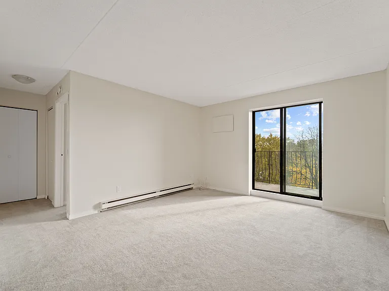 3540 Peter St — Photo 7