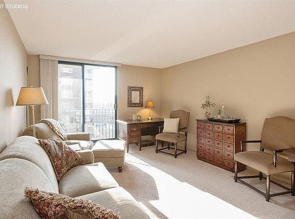 4th image of 1250 N La Salle Dr APT 811