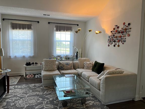 4th image of 2405 Arlington Blvd