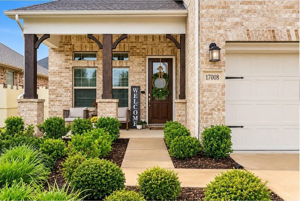 4 bed, 2.5 bath, 2960 sqft, $3,100 — Photo 3