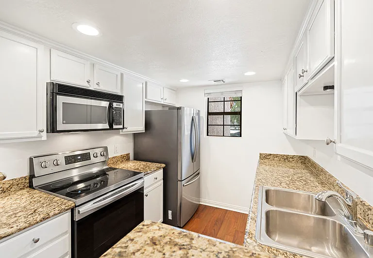 12059 Alta Carmel Ct — Photo 3