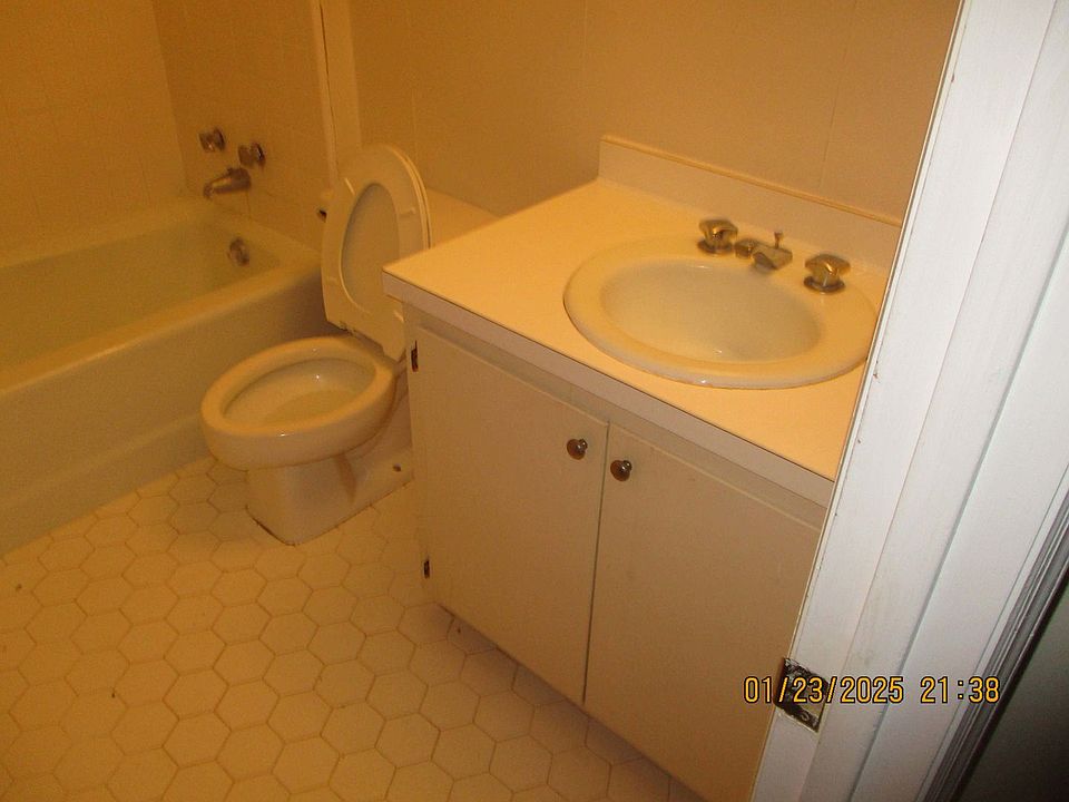 2nd image of 2806A Westgate Dr