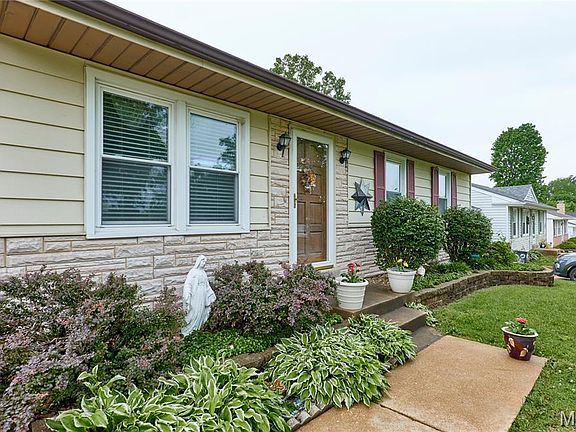 3rd image of 10808 Three Court Dr