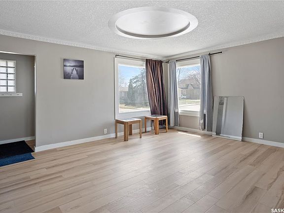 5th image of 978 Lindsay STREET