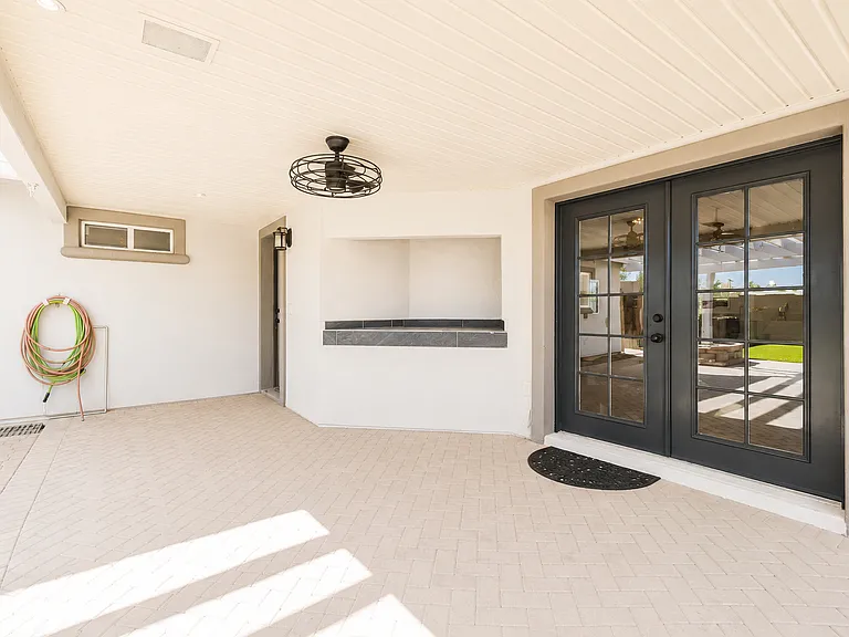 413 E Ellis Dr — Photo 4