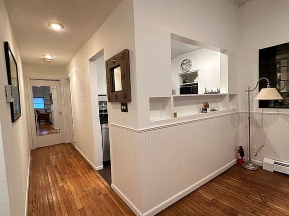 3rd image of 521 W 47th St APT 1A