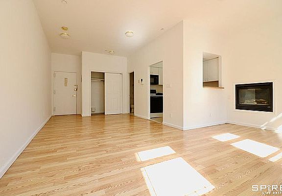 5th image of 342 W 47th St APT 5R