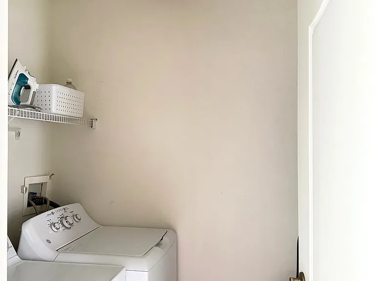 Washer Dryer in unit