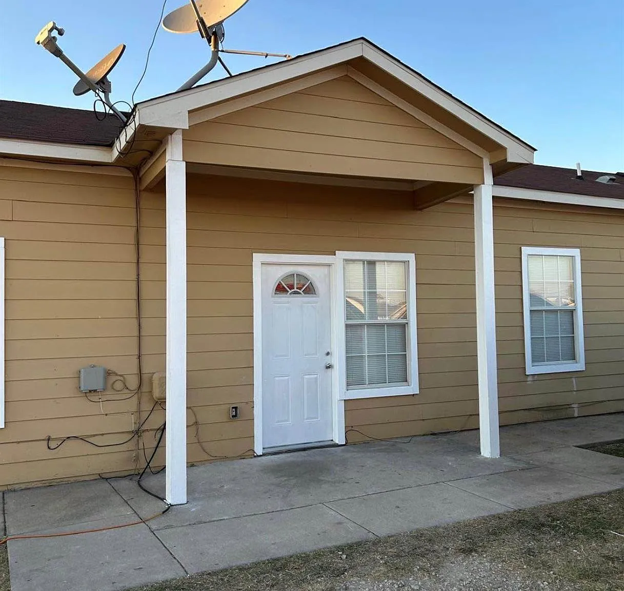 2 bed, 2.0 bath, 1600 sqft, $1,600 — Photo 2