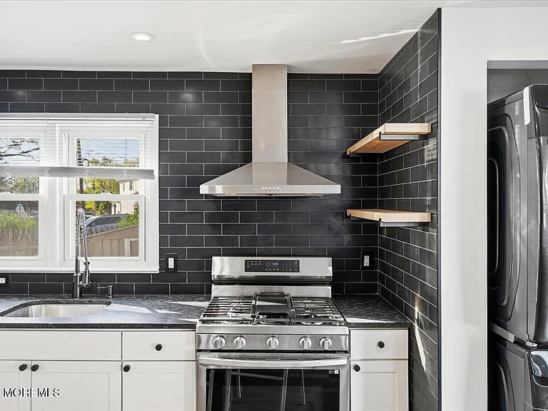 543 Springdale Ave — Photo 14