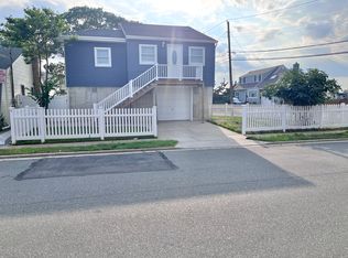 3092 Royal Ave, Oceanside, NY 11572