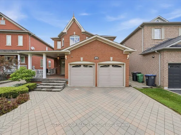 1382 Avon Dr, Mississauga, ON L5N 7Z3