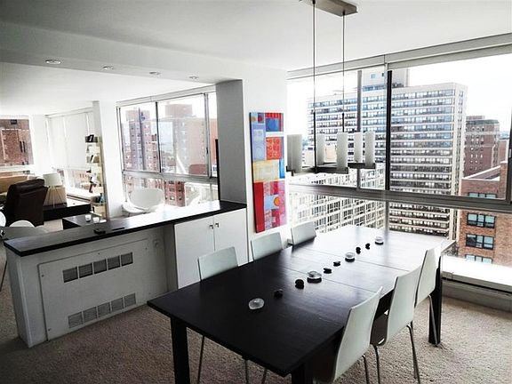 4th image of 320 W Oakdale Ave APT 1703
