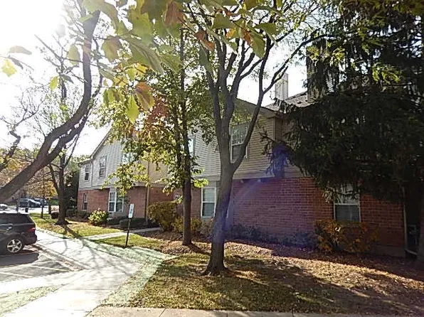 124 White Oak Ct APT 6, Schaumburg, IL 60195