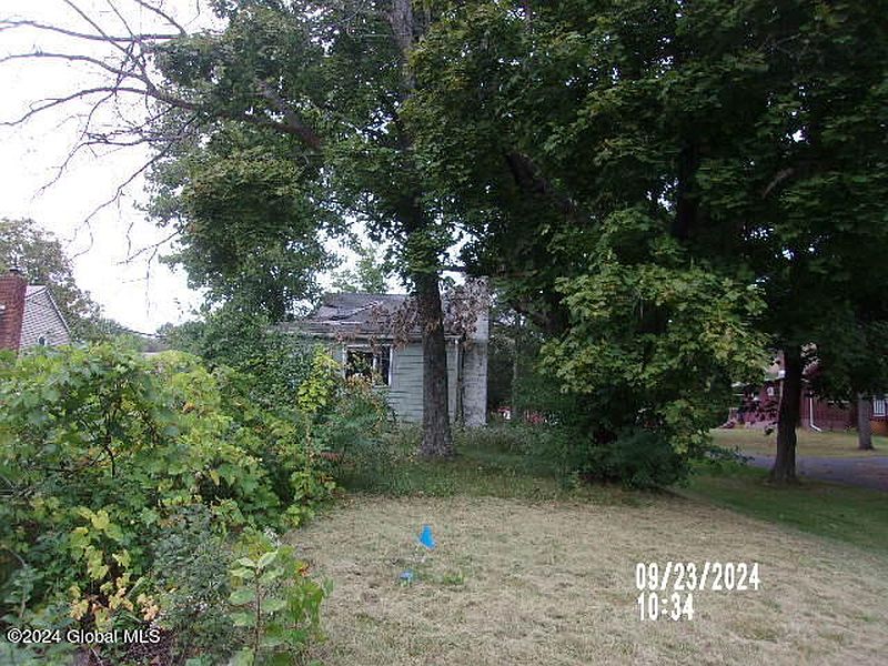 2nd image of 759 Sacandaga Road
