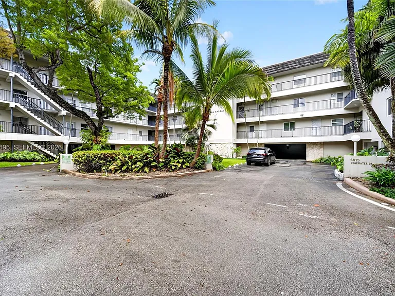 6815 Edgewater Dr #108 — Photo 22