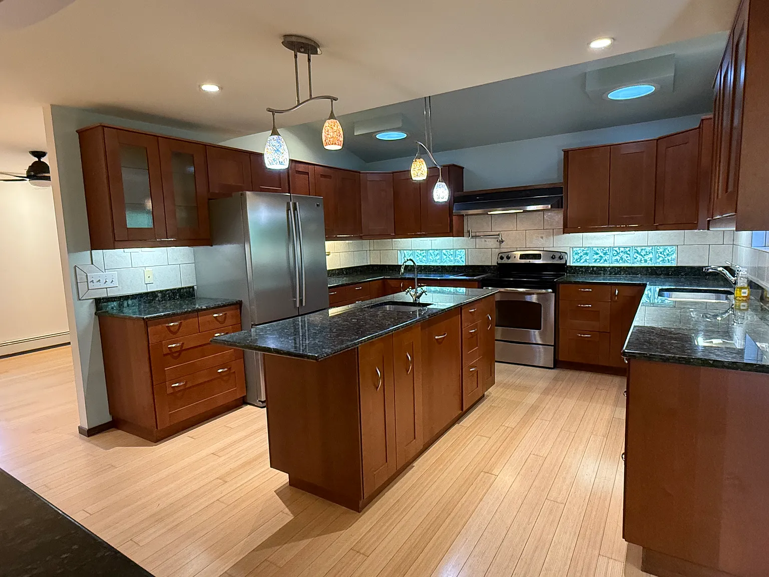 3 bed, 2.5 bath, 2900 sqft, $4,500 — Photo 4